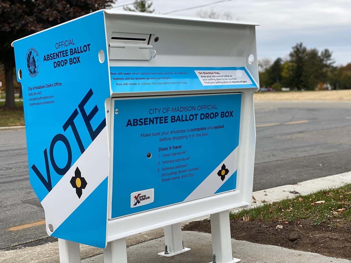 File:An absentee ballot dropbox (50997674929).jpg - Wikimedia Commons