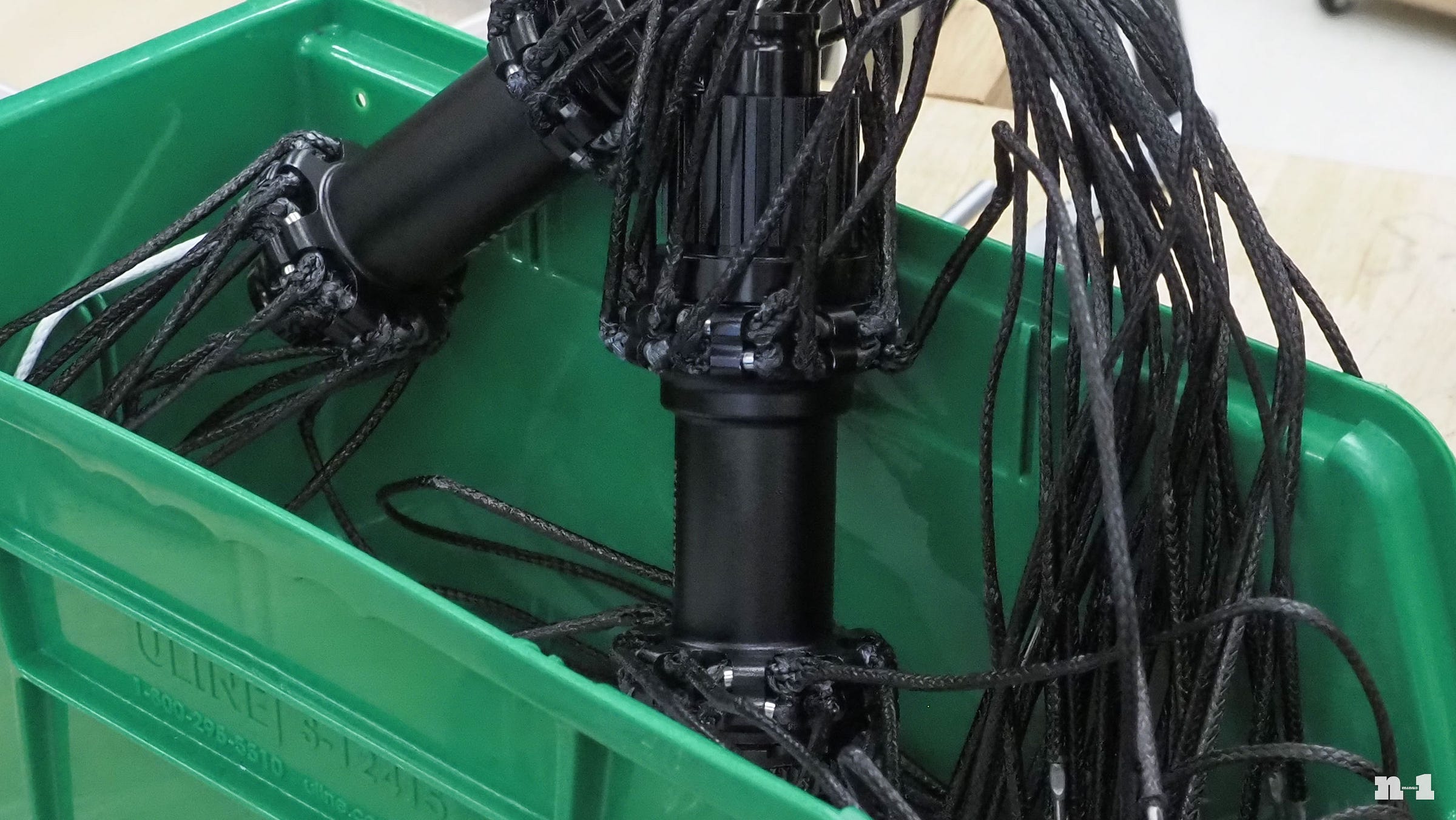 Berd spokes on straight-pull hub