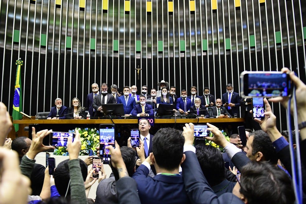Deputados de oposição ocupam Mesa da Câmara dos Deputados — Foto: Saulo Cruz/Agência Senado Deputados de oposição ocupam Mesa da Câmara dos Deputados — Foto: Saulo Cruz/Agência Senado