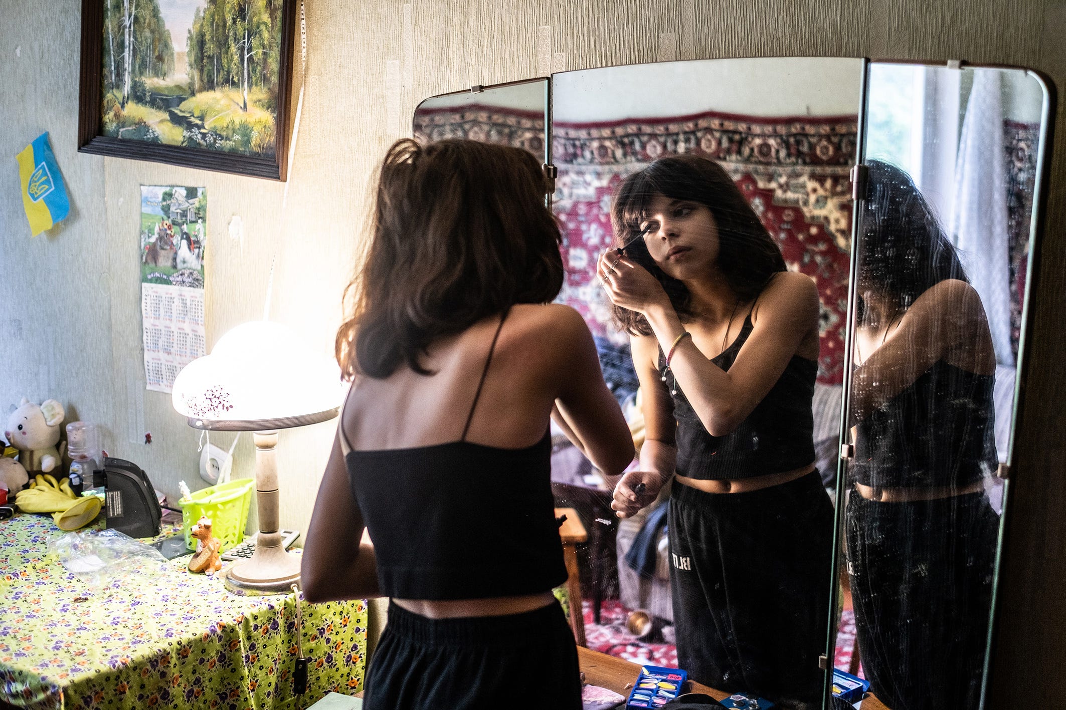 “First thing in the morning, Diana puts on make-up before meeting up with friends in the neighbourhood. She is only 11, but is already behaving like a teenager. Kharkiv, May 13, 2023.” © Virginie Nguyen Hoang / Collectif Huma “First thing in the morning, Diana puts on make-up before meeting up with friends in the neighbourhood. She is only 11, but is already behaving like a teenager. Kharkiv, May 13, 2023.” © Virginie Nguyen Hoang / Collectif Huma
