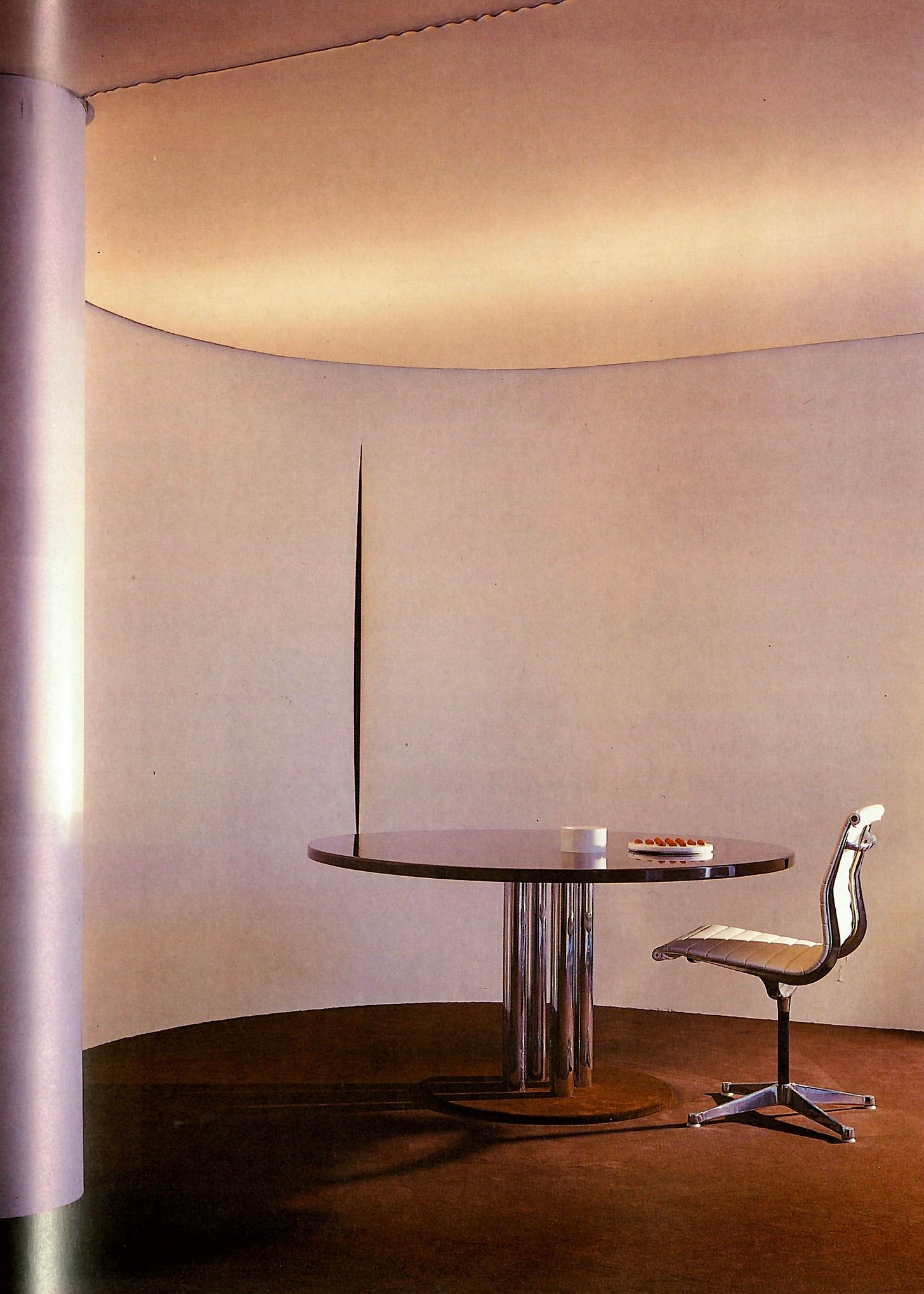 Excerpt from the book “Italian Living Design” by Giuseppe Raimondi. Shown on In Corso Studio, a vintage furniture platform in Toronto