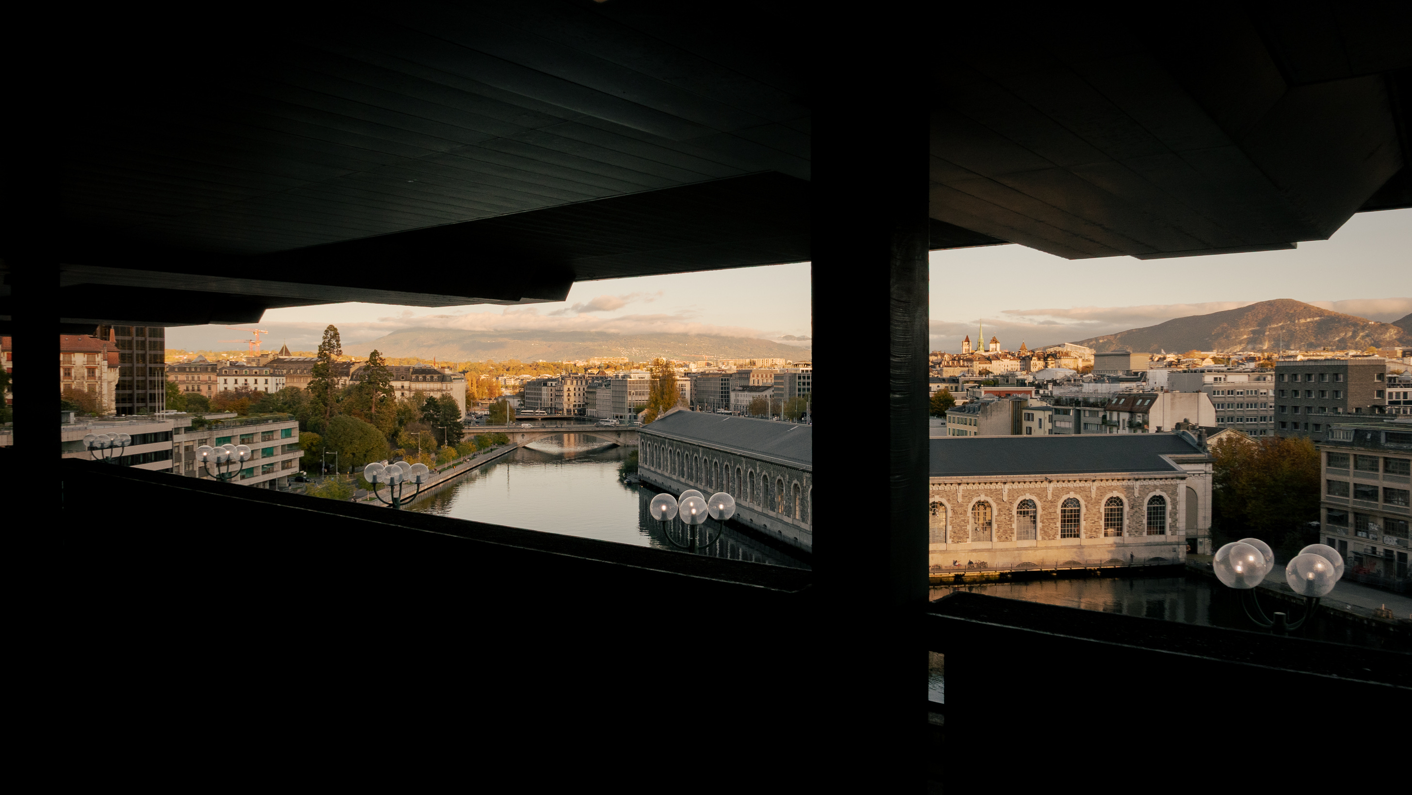 Geneva and The Rhone. 1/160, ƒ/8, ISO 200, 24mm, EV -1.0, Leica D-Lux 8