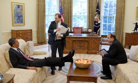 Ben Rhodes (centre) with President Barack Obama and senior adviser David Axelrod in the Oval Office, 2010. 