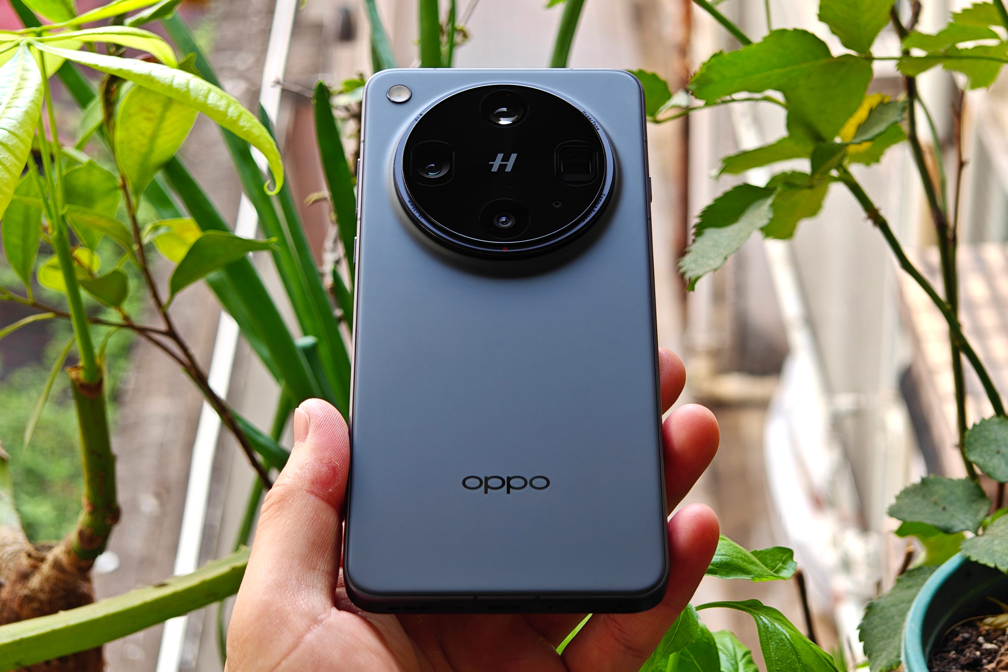 My Oppo Find X8 Ultra took remarkable shots at Coldplay's concert