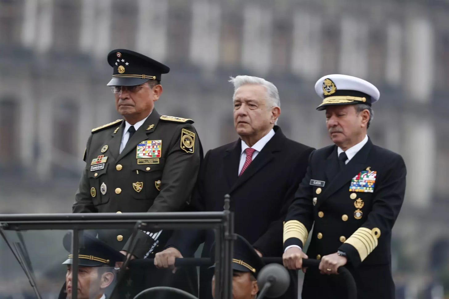 AMLO: En la historia del Ejército, hay más cosas buenas que manchas o  errores