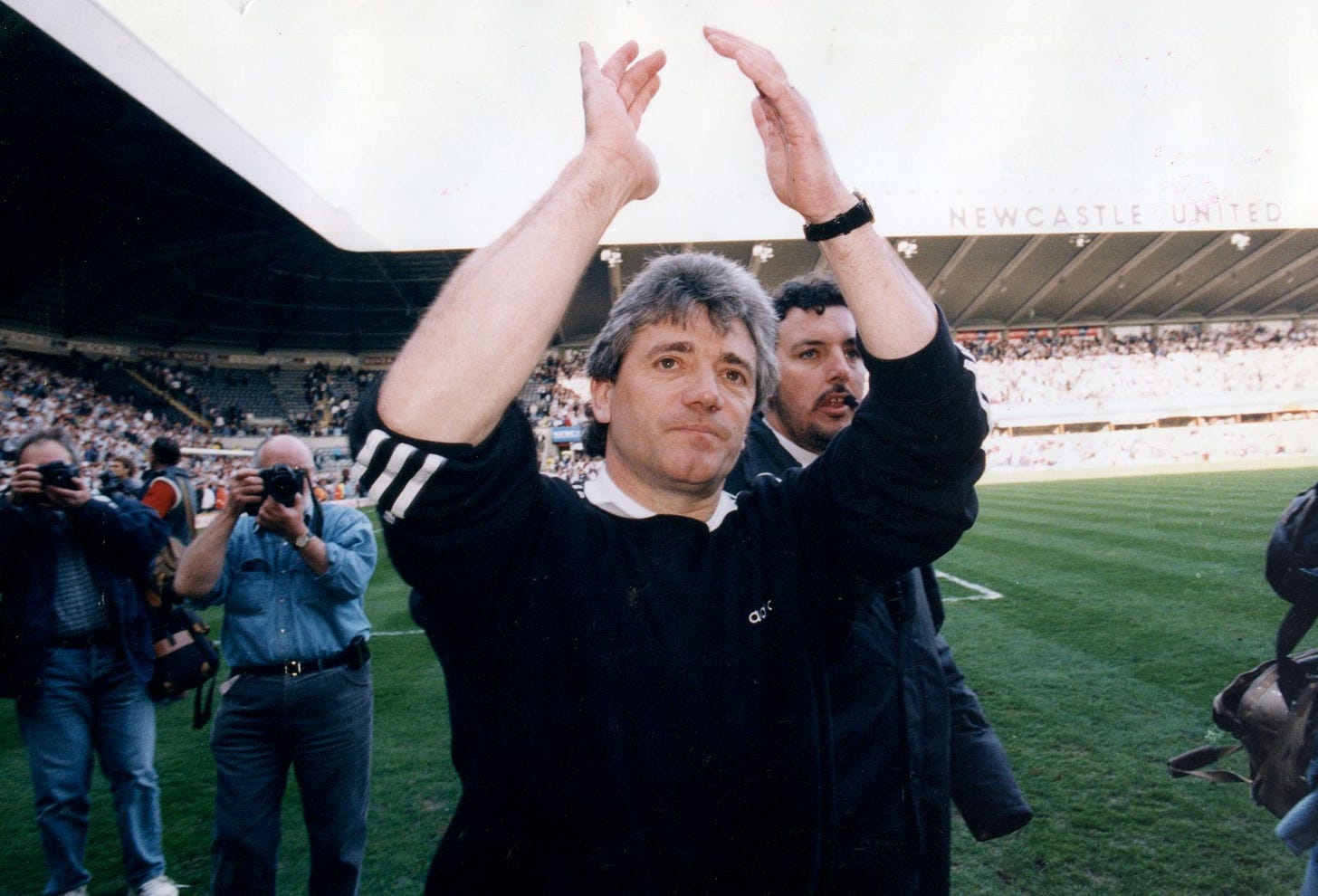 Kevin Keegan applauds the Newcastle United fans after conceding the league to Manchester United