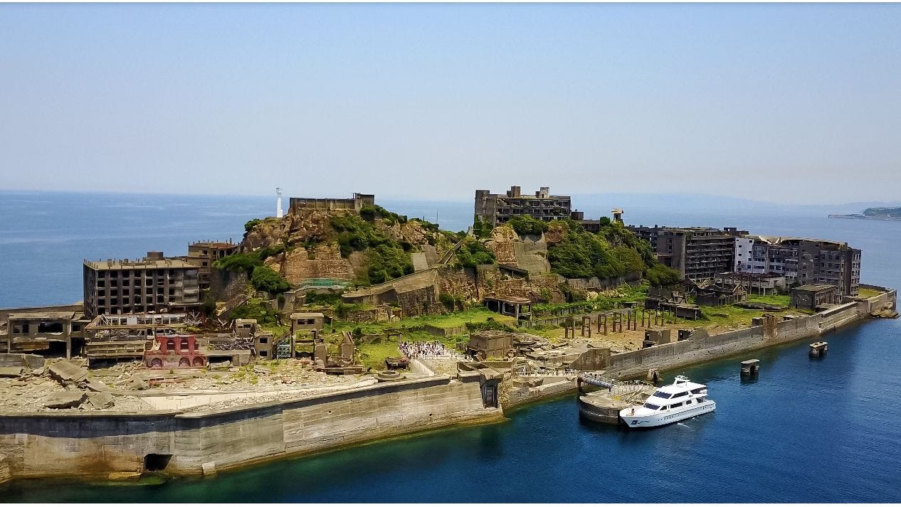Must-See “Haikyo”: A Cruise to the World Heritage Island of Gunkanjima | Nippon.com Must-See “Haikyo”: A Cruise to the World Heritage Island of Gunkanjima | Nippon.com