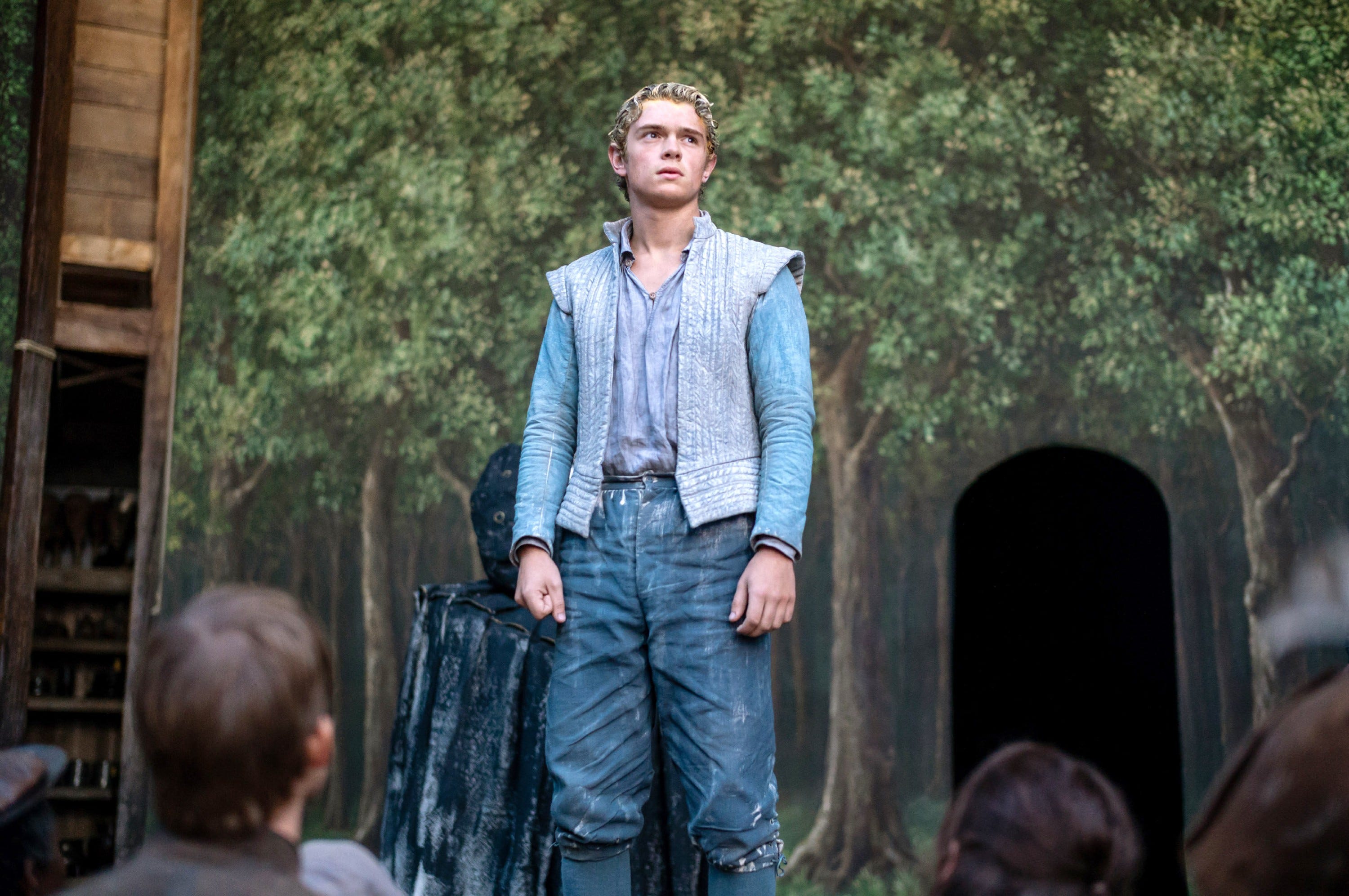 Hamnet Costumes: Earthy Reds, Shakespearean Blues [Interview]