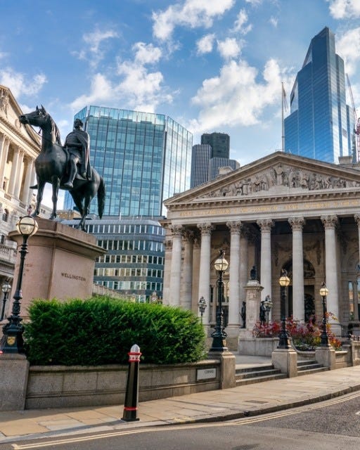 May be an image of monument, skyscraper and text that says 'VELLINCTON LINGTON'