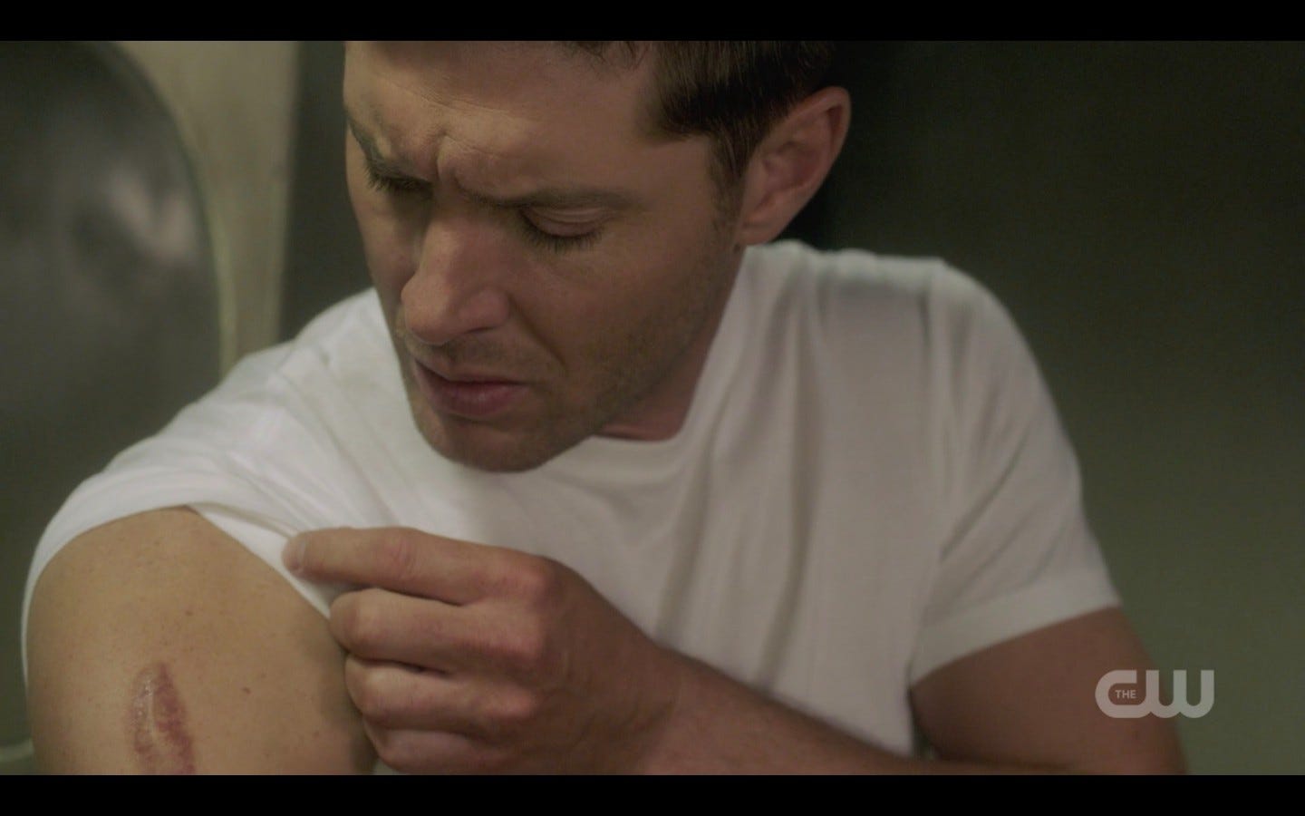 jensen ackles showing buff arm scar wound spn 14