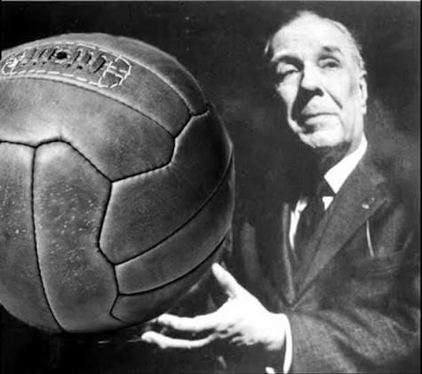 Es sabido que al enorme Jorge Luis Borges 🇦🇷 (1899 - 1986), no le gustaba el fútbol. Sin embargo, contó en una entrevista al diario La Razón, una imperdibe anécdota que les Es sabido que al enorme Jorge Luis Borges 🇦🇷 (1899 - 1986), no le gustaba el fútbol. Sin embargo, contó en una entrevista al diario La Razón, una imperdibe anécdota que les