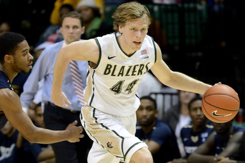 UAB's Jordan Swing hits 1,000-point milestone, credits faith for getting through ups and downs - al.com UAB's Jordan Swing hits 1,000-point milestone, credits faith for getting through ups and downs - al.com