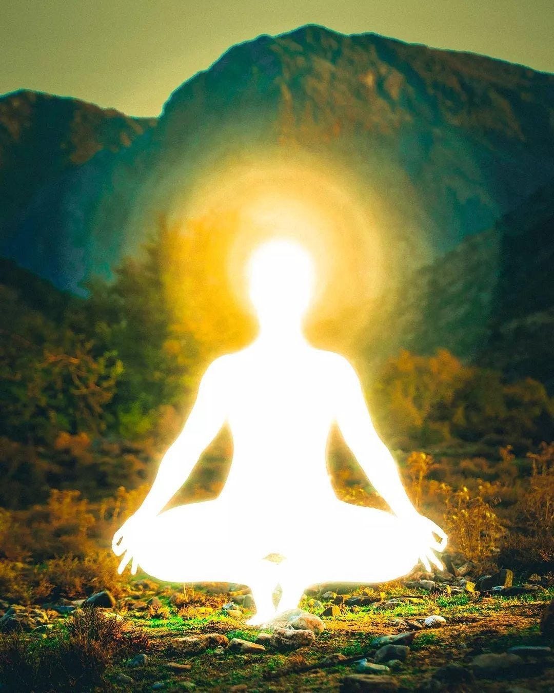 An Instagram carousel post added by arielbenitez on Dec 16, 2023. The author is @visualspirits.