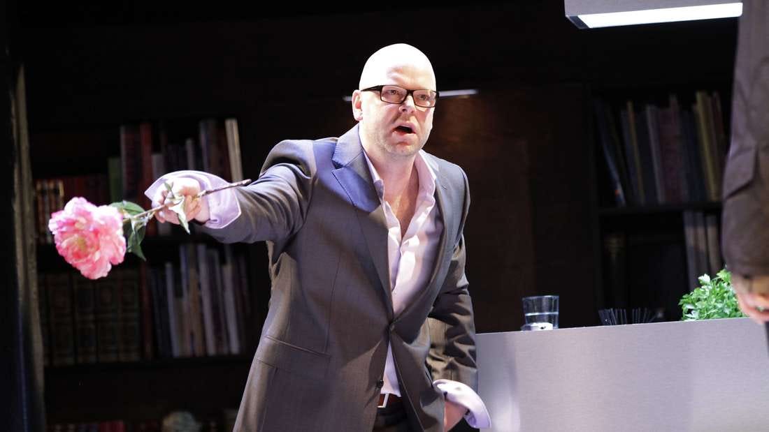 Schauspieler Robert Gallinowski als Peter Brochalke am 22.05.2012 im Theaterstück VON HINTEN DURCH DIE BRUST INS AUGE im Berliner Renaissance Theater Schauspieler Robert Gallinowski als Peter Brochalke am 22.05.2012 im Theaterstück VON HINTEN DURCH DIE BRUST INS AUGE im Berliner Renaissance Theater