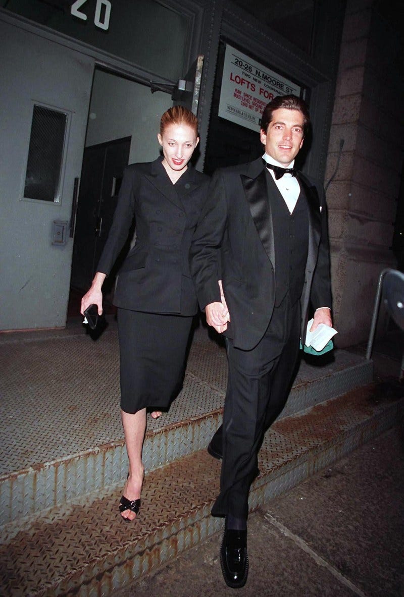 Carolyn Bessette Kennedy, style icon, John F Kennedy Jr, wife, fashion looks, Carolyn Bessette photos,