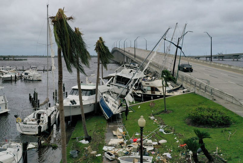 Hundreds' dead in Lee County as Florida digs out from Ian
