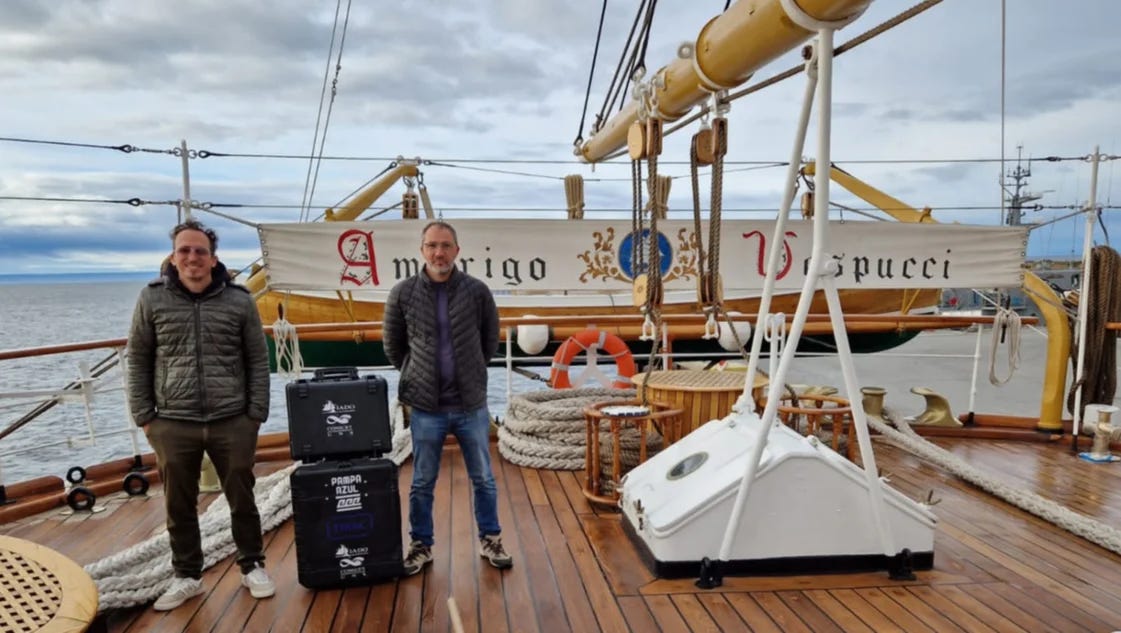 Dos bahienses en el Amerigo Vespucci, en una experiencia que va más allá de la ciencia