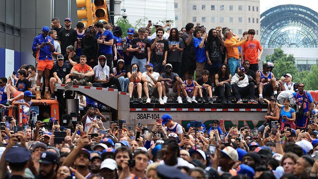 A city united: New Yorkers rejoice in Knicks' championship parade - BBC News