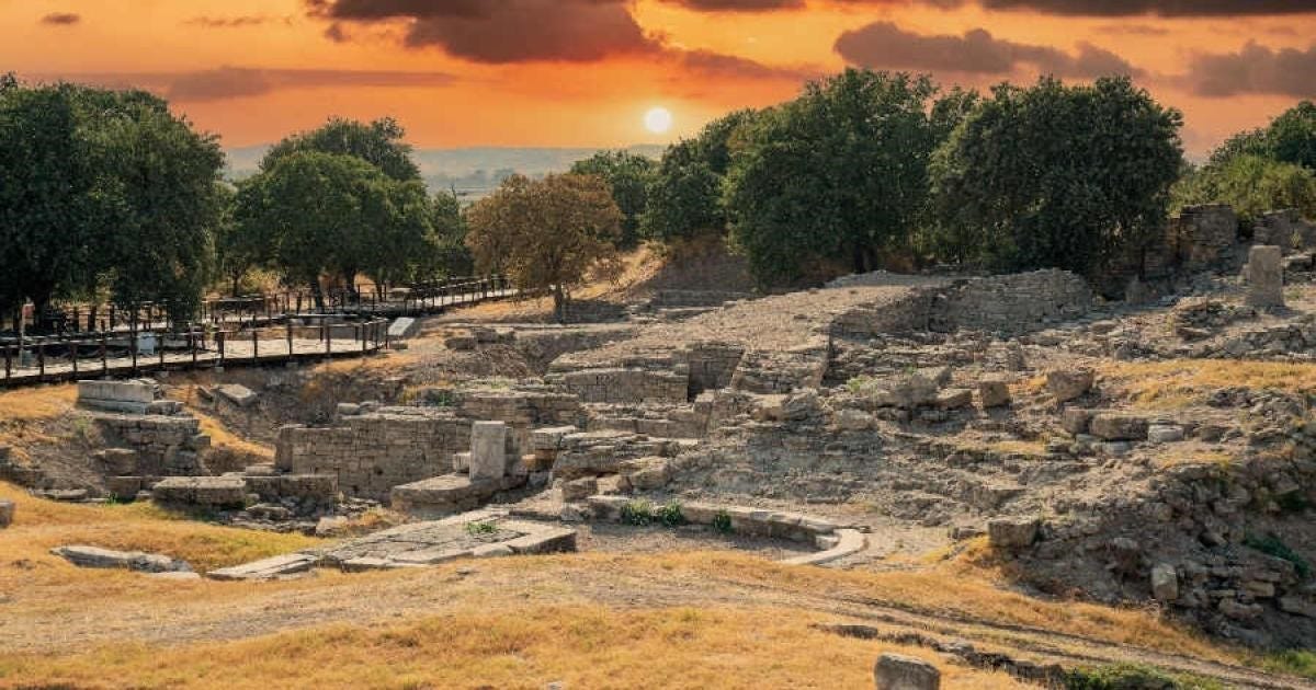 Tomb of ‘Last Trojans’ Unearthed in Troy with a Cinematic Arranging of Burials