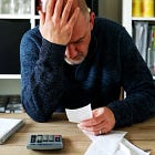 Οι κυβερνήσεις προκαλούν τον πληθωρισμό, όχι οι ιδιωτικές εταιρείες