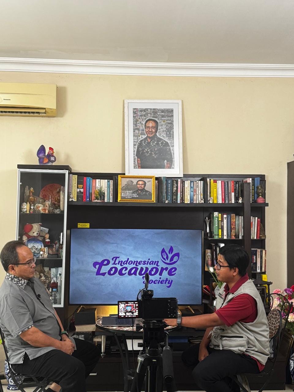Jabatan, Keserakahan, dan Anak Muda yang Berisik