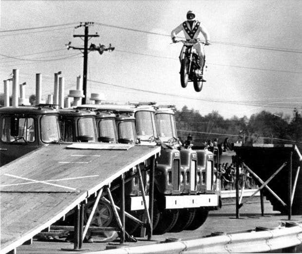 Evel Knievel's most memorable stunts – New York Daily News
