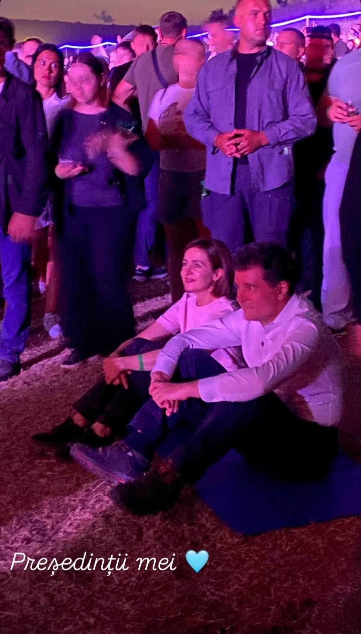 May be an image of 6 people, crowd and text that says 'Presedinții mei' May be an image of 6 people, crowd and text that says 'Presedinții mei'