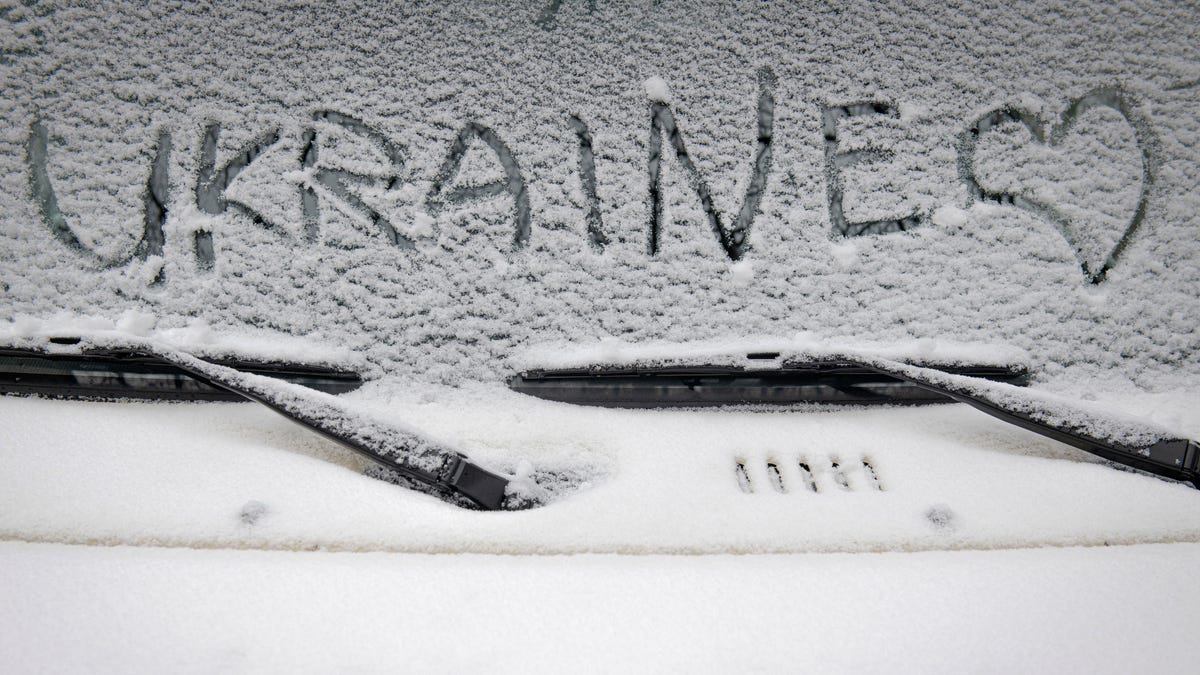 Ukraine received the first snowfall of winter amid Russian attacks