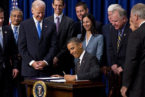 Obama Signs Bill Banning Insider Trading by Federal Lawmakers - The New  York Times