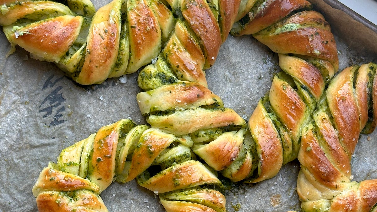 KP+: Twisty Wild Garlic Loops - by Nicola Lamb