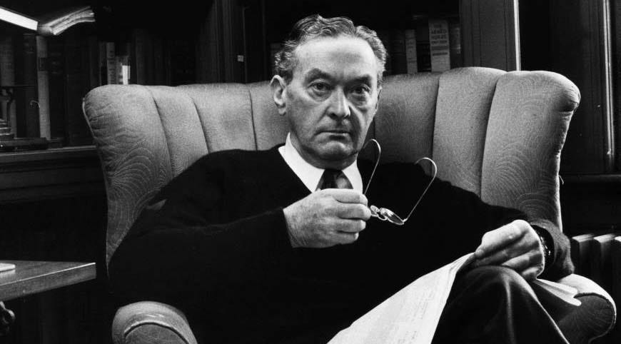 As pessoas não seguem aqueles que estão em dúvida”.” Walter Lippmann  (1889-1974), foi escritor, jornalista e comentarista político