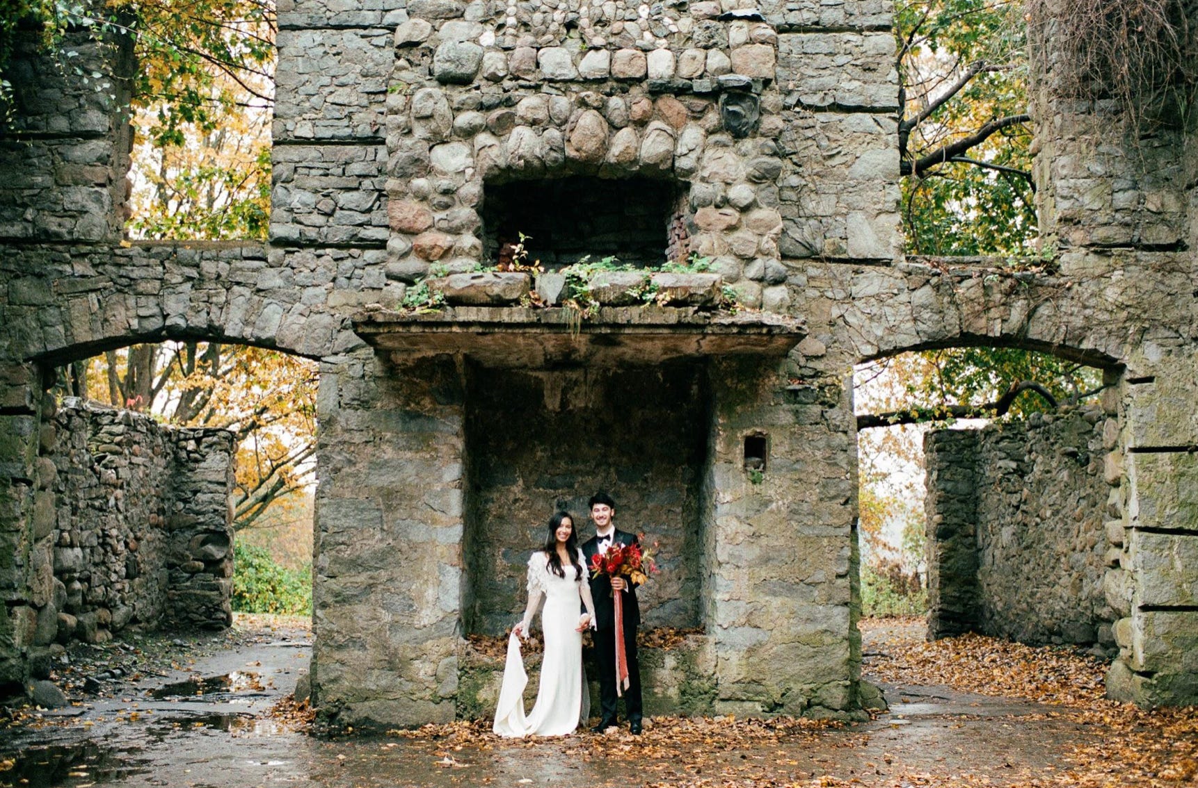 An Intimate Fall Wedding in New England With a 9am Private Ceremony, When  Harry Met Sally, and a Greenhouse Dance Party, image size:1722x1134