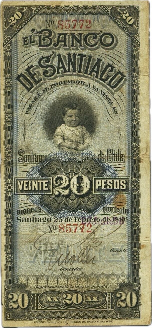 Billete de 20 pesos del Banco de Santiago, fechado en 1886. Es una pieza singular por su formato vertical. El retrato infantil del anverso se atribuye a María Luisa Fernández Bascuñán, madre de Vicente Huidobro e hija de Matías Fernández Concha, propietario del banco.