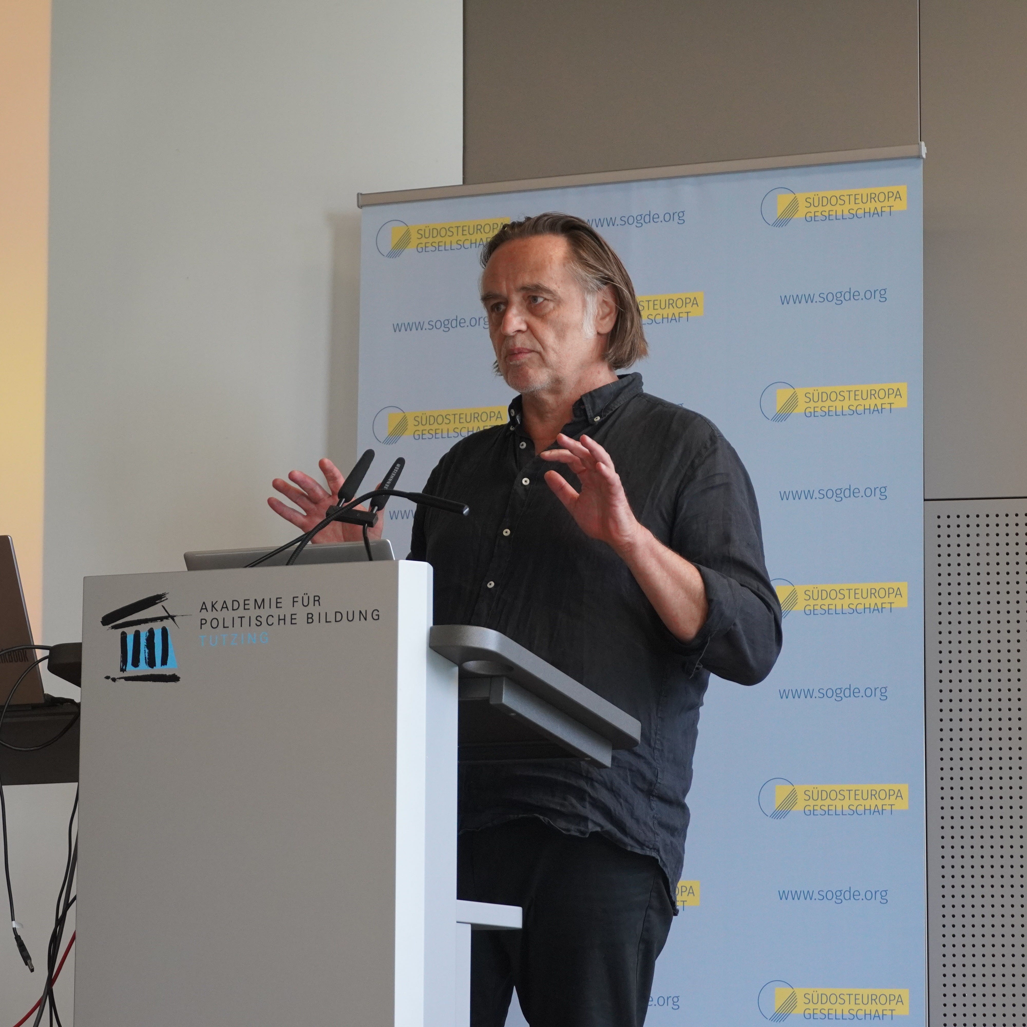 Notes from East and West, Stephan Müller