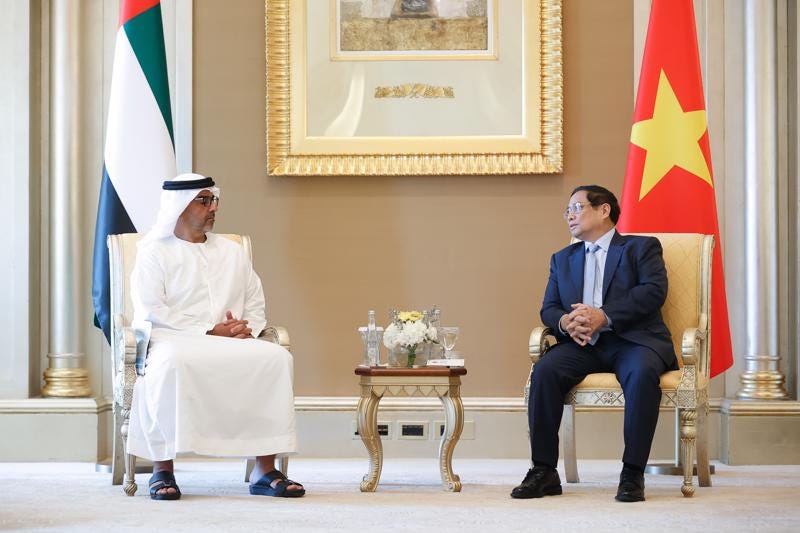 Thủ tướng Phạm Minh Chính và ông Sheikh Hamed Bin Zayed Al Nahyan - Ảnh: VGP Thủ tướng Phạm Minh Chính và ông Sheikh Hamed Bin Zayed Al Nahyan - Ảnh: VGP