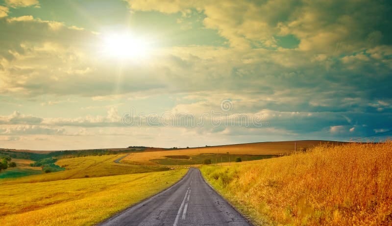 32,393 Empty Mountain Road Summer Fotografii stock - Fotografii stock  gratuite și gratuite de la Dreamstime