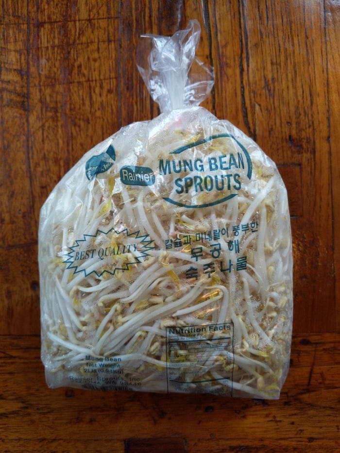 bean sprouts beef noodle soup pho bo garnish bean sprouts beef noodle soup pho bo garnish