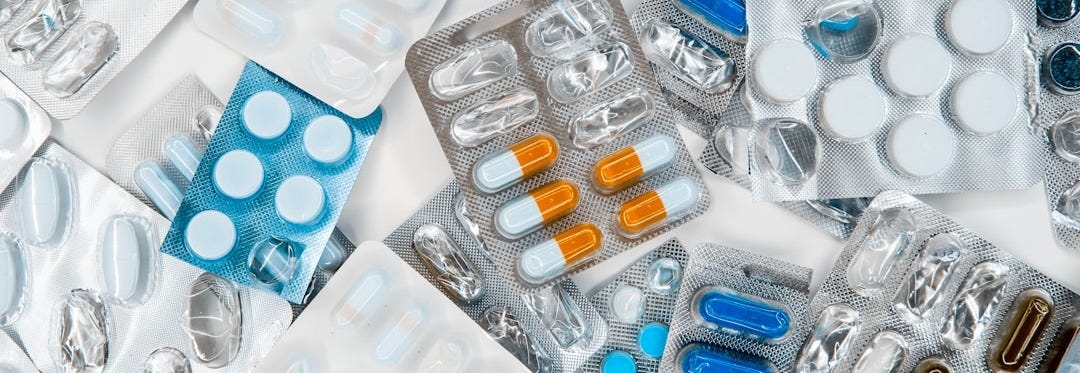 a pile of pills sitting next to each other on top of a table