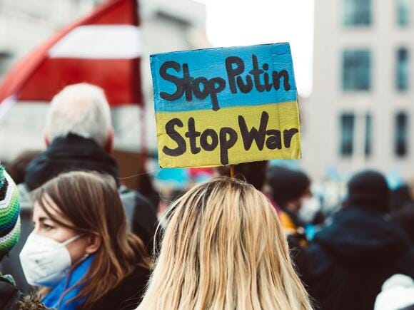 Putin's Power Play: The Deployment of Jets with Hypersonic Missiles