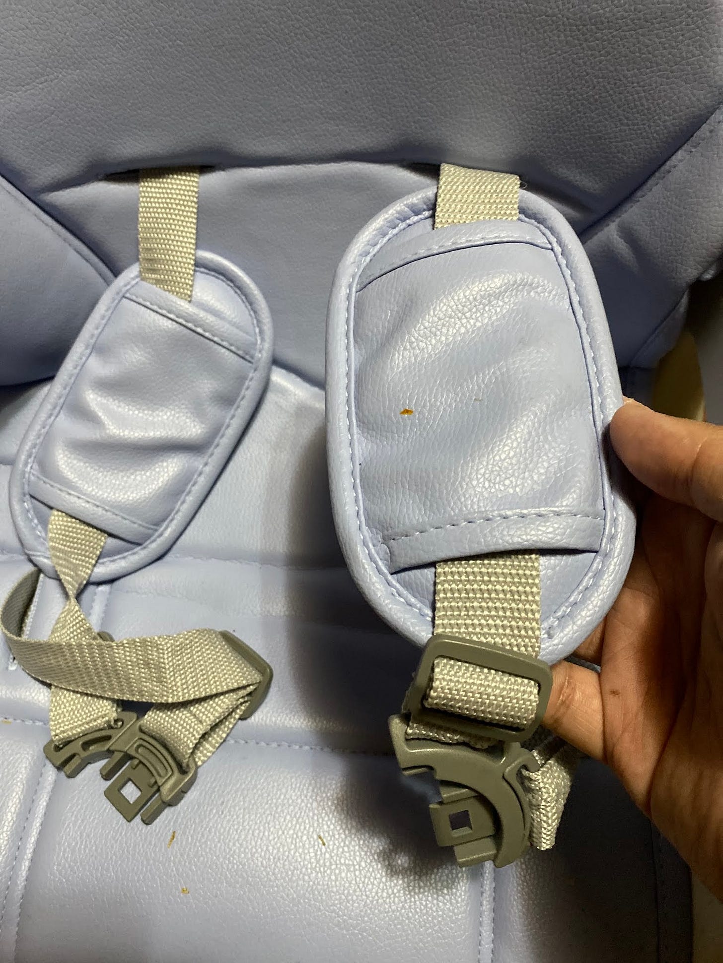 Seat belts in a Gromast high chair