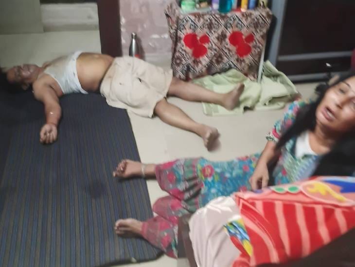 Daughter crying beside the body after Anil Kapoor's death.