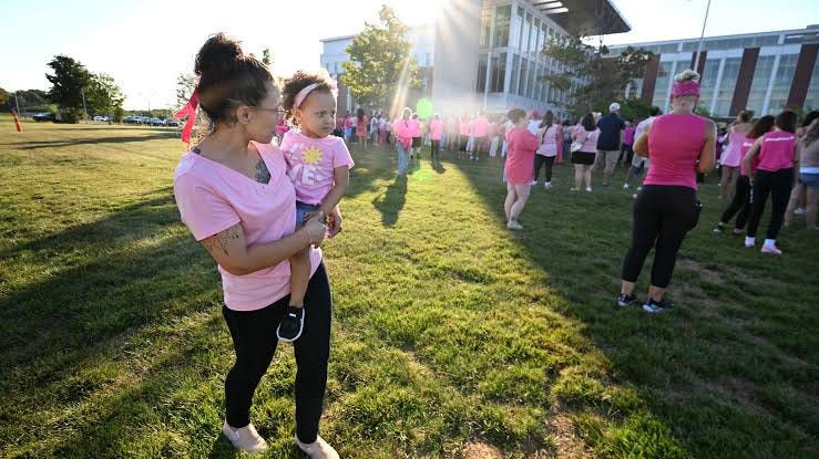 Women in pink rally in support of Lindsay Clancy who is on trial for  killing 3 children | FOX40 News