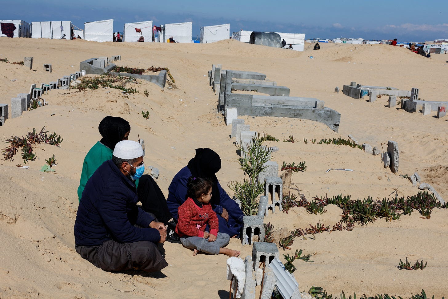 Unmarked graves haunt Gaza’s genocide survivors - Palestine Will Be Free Unmarked graves haunt Gaza’s genocide survivors - Palestine Will Be Free