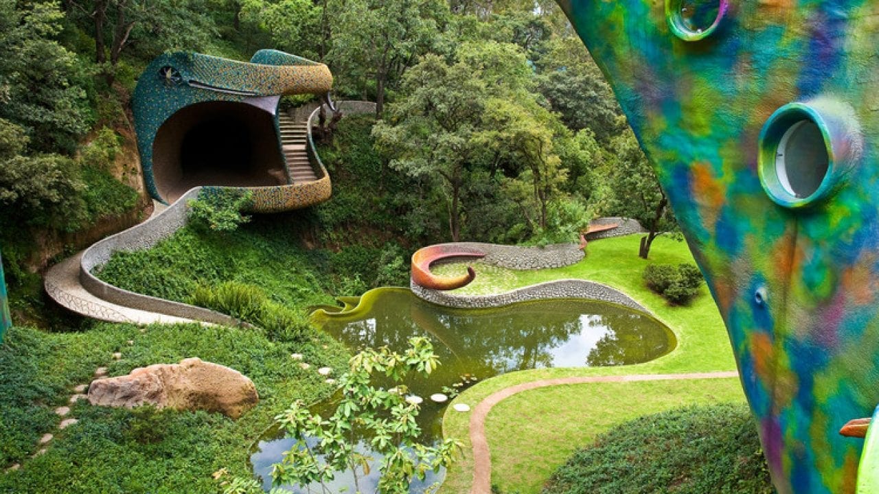 An organic architecture adopts the physical and psychological characteristics