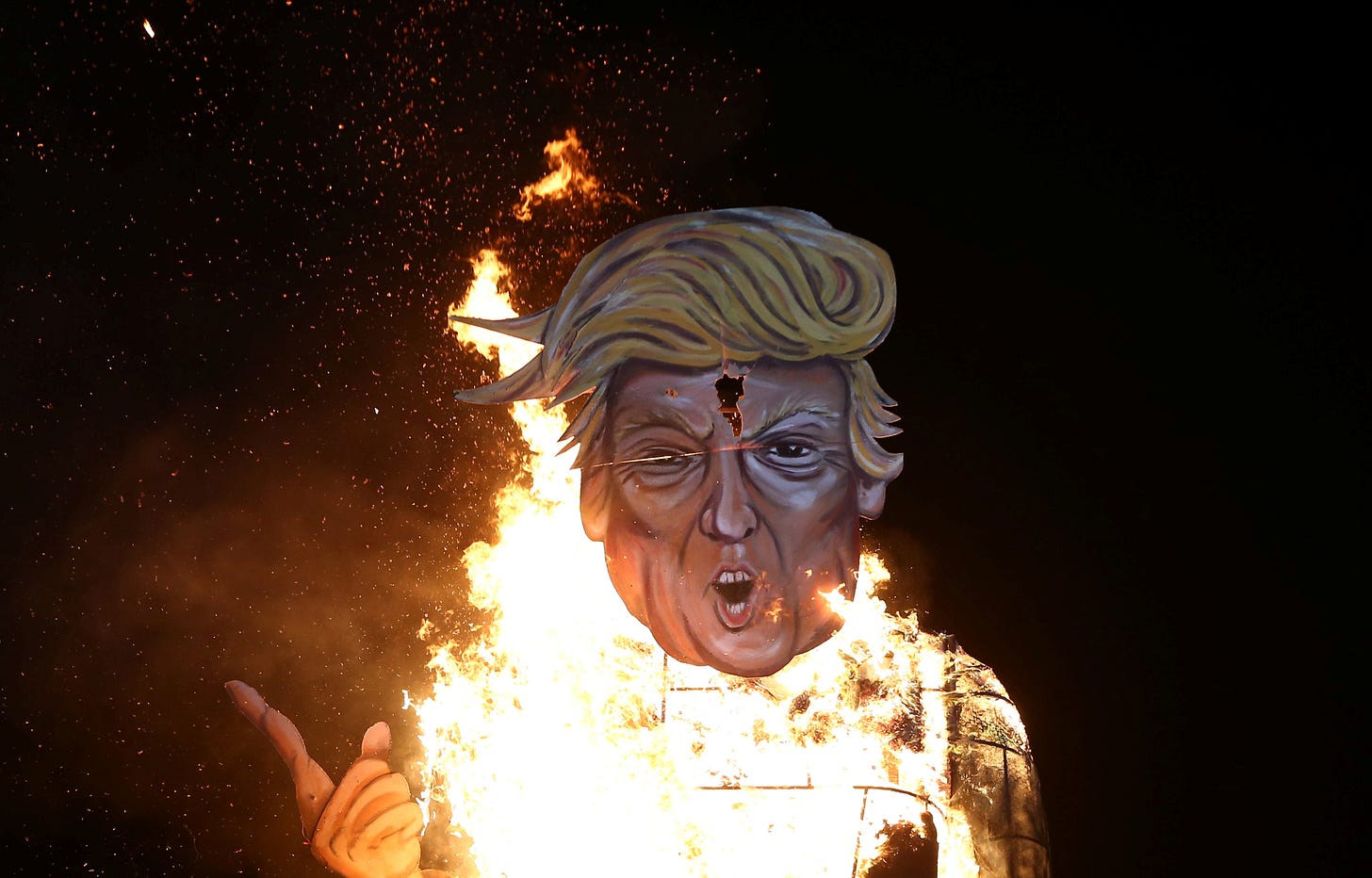 Trump effigy feels the heat as U.K. marks Bonfire Night - The Japan Times