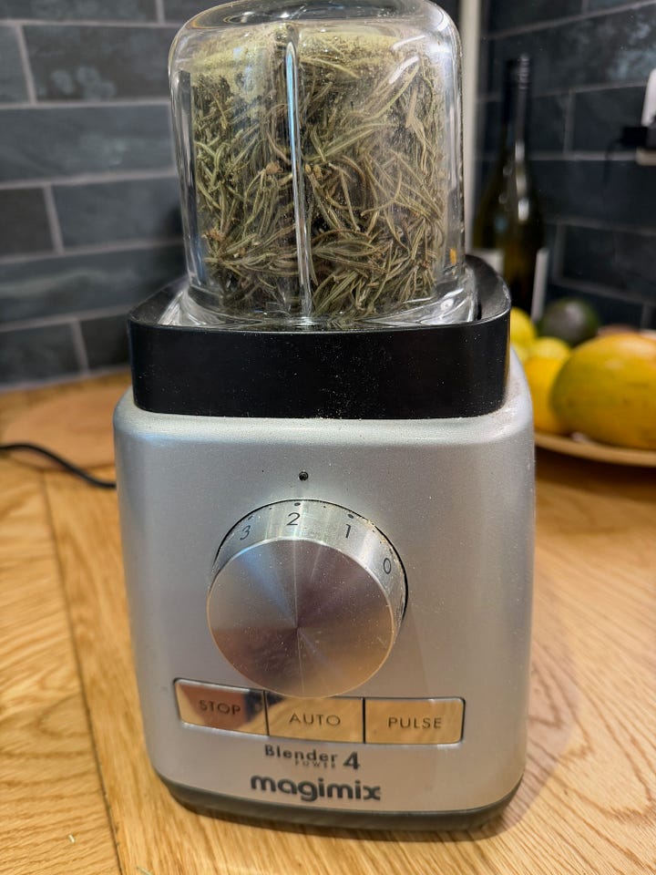 Preparation of powder stages from whole dried leaf to powder in a glass jar 