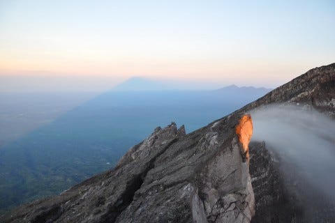 INDONESIA: Cut your toenails