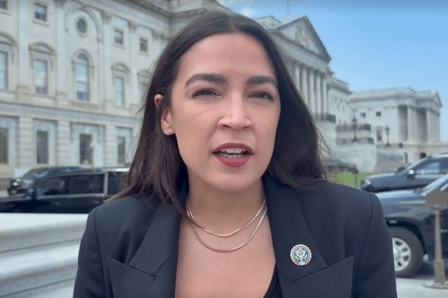 r/politics - AOC won’t rule out 2028 presidential bid as poll shows her leading all Dems in key NH primary | Ocasio-Cortez is locked in a tight race with Pete Buttigieg in the First-in-the-Nation primary