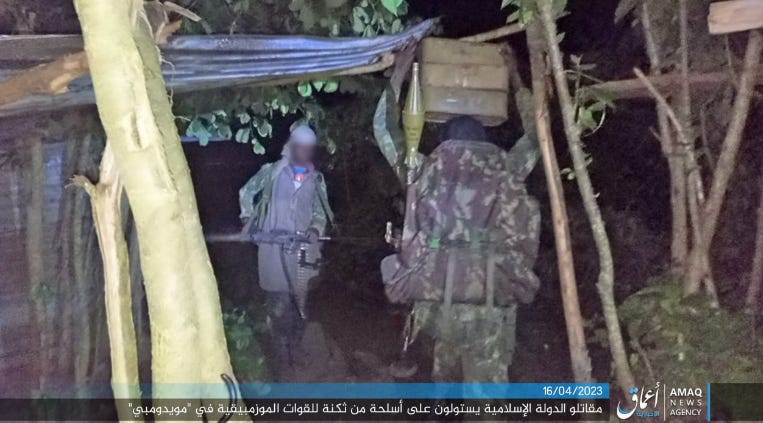 ISIS operatives carrying weapons and ammunition seized from a Mozambican Army compound (Amaq, Telegram, April 16, 2023) ISIS operatives carrying weapons and ammunition seized from a Mozambican Army compound (Amaq, Telegram, April 16, 2023)
