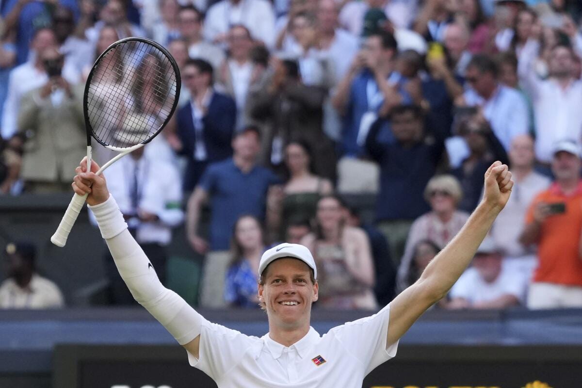 Jannik Sinner beats Carlos Alcaraz, wins his first Wimbledon title - Los  Angeles Times